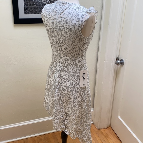 Lace Dress - Picture 3 of 4